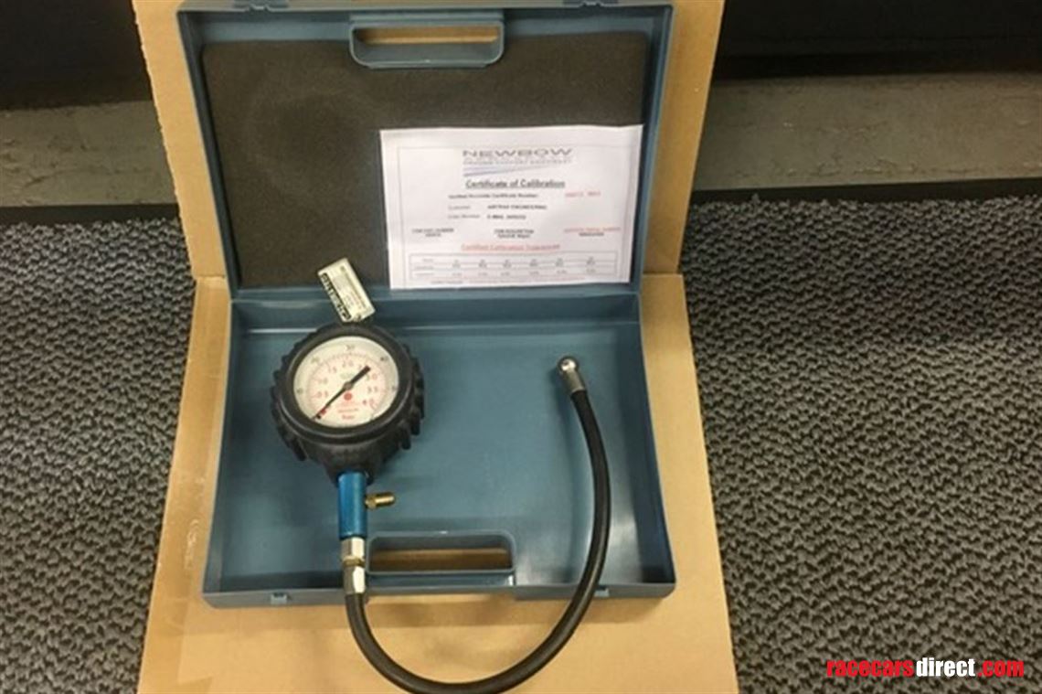 newbow-tyre-pressure-gauge-with-push-button-b