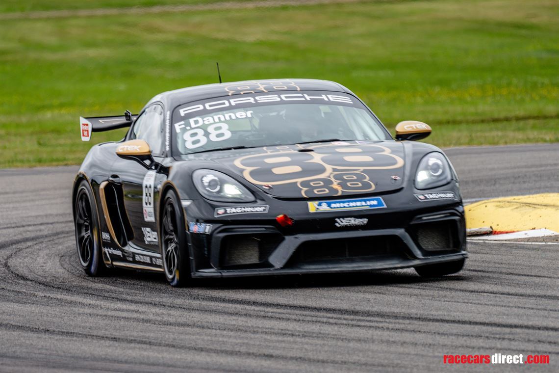 2porsche-718-cayman-gt4-cs-competition-my2021