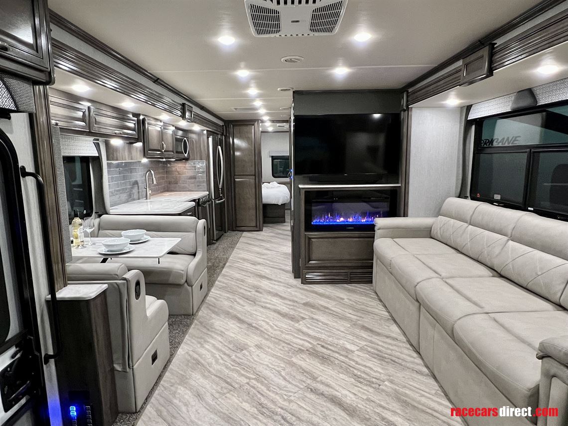 fleetwood-bounder-35p-motorhome-for-sale