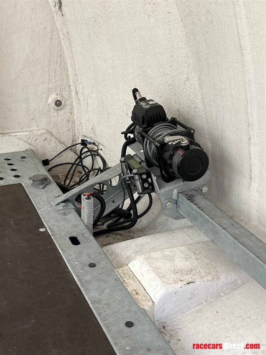 brain-james-rt6-encosed-trailer