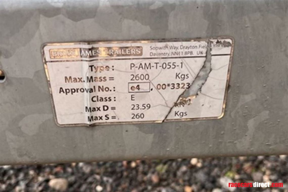 brian-james-a-max-trailer-with-tyre-rack