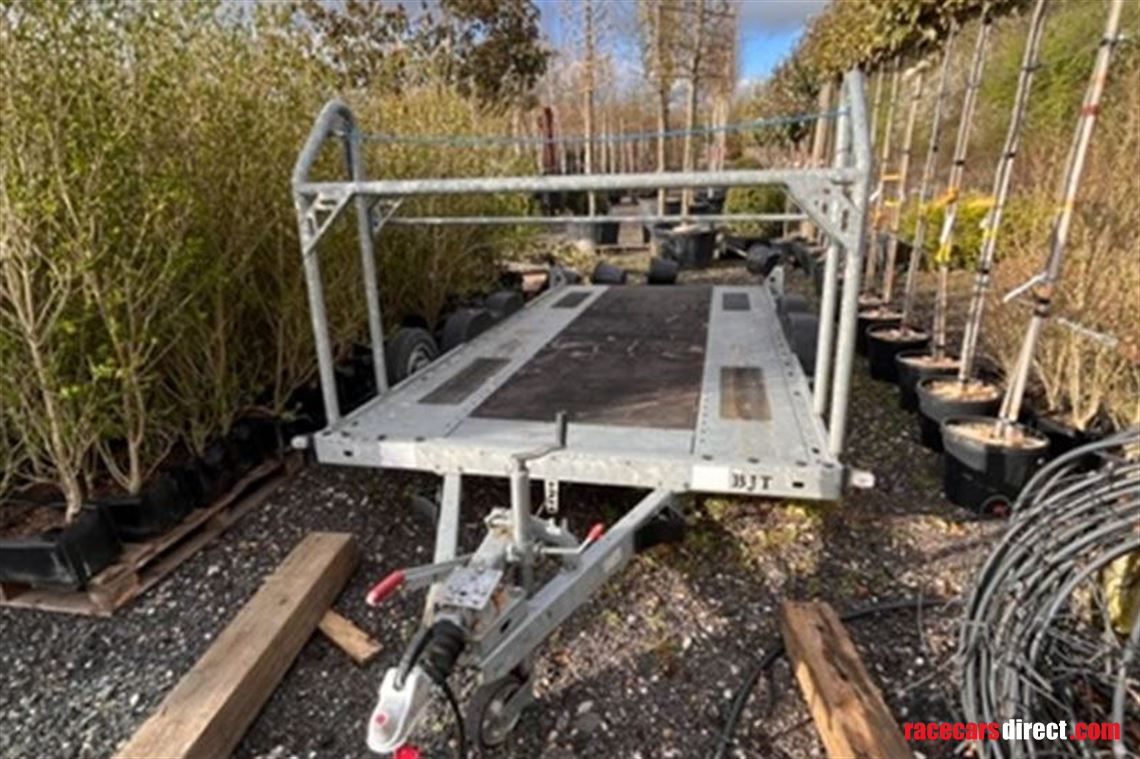 brian-james-a-max-trailer-with-tyre-rack