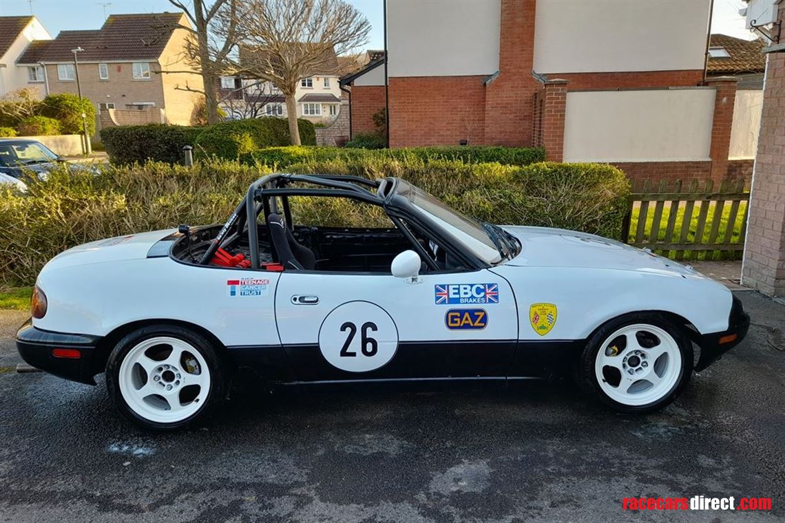 mx5-mk1-race-car-with-trailer