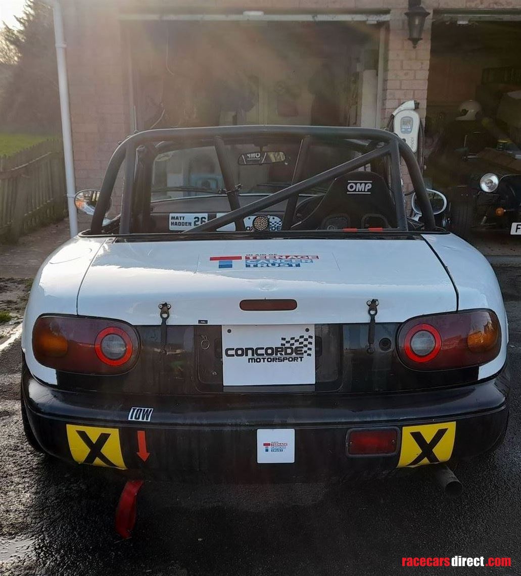 mx5-mk1-race-car-with-trailer
