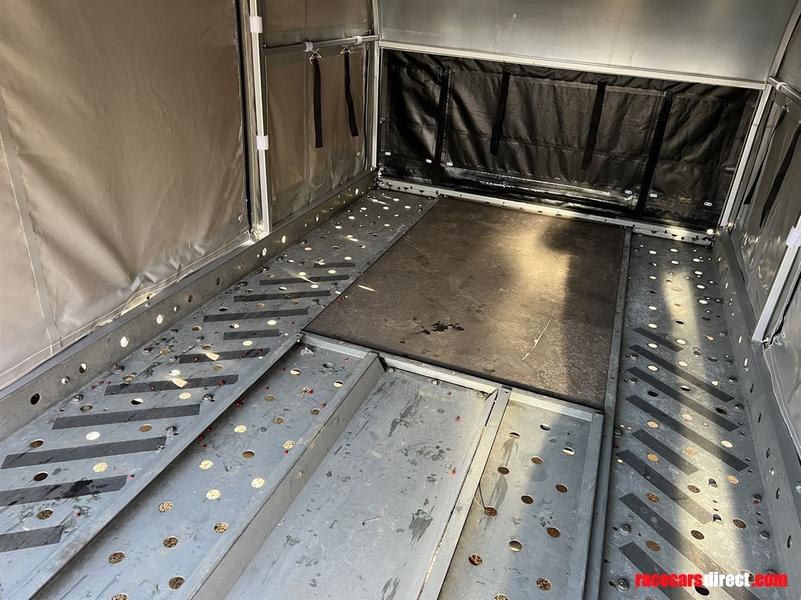 woodford-trailer-with-gt-cover