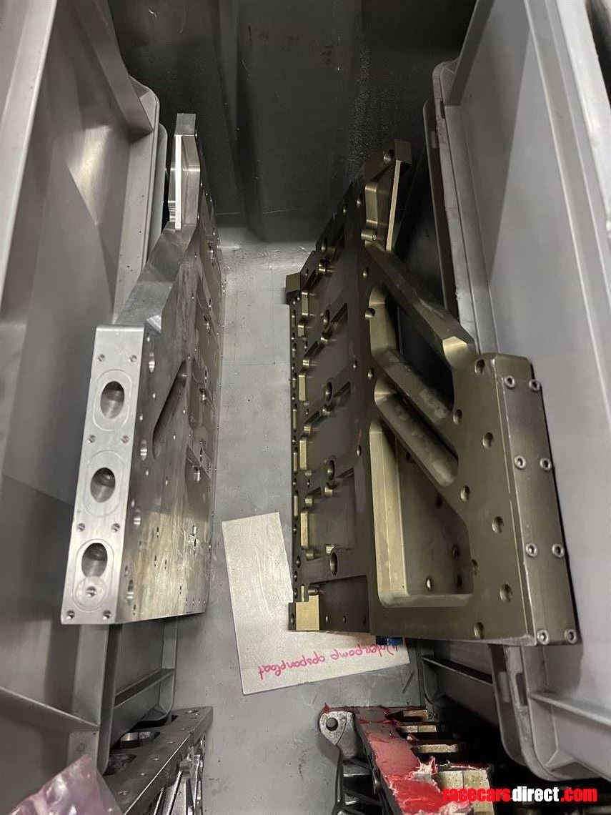 spyker-gt2-audi-v8-engine-and-parts