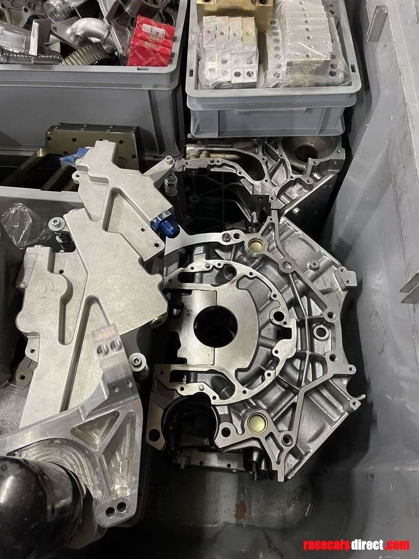 spyker-gt2-audi-v8-engine-and-parts