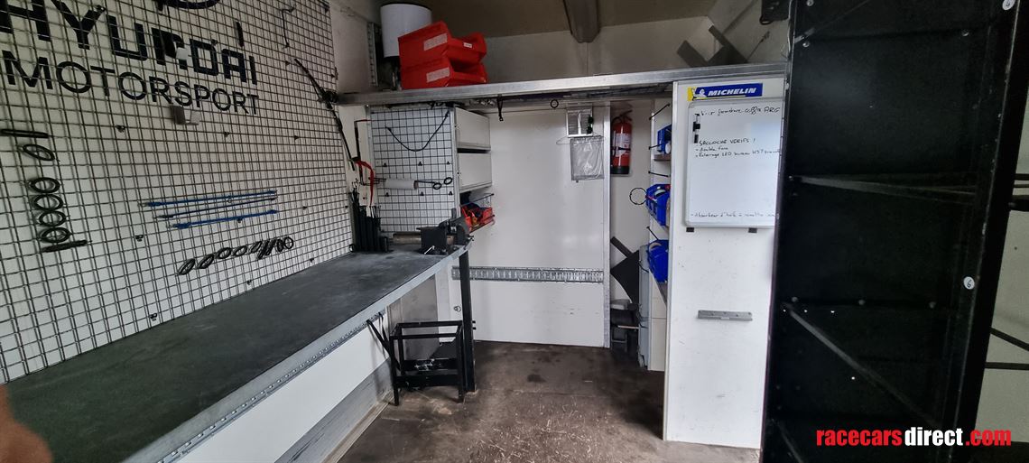 service-and-motorhome-daf-truck