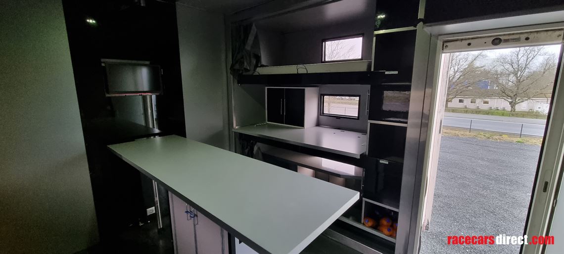 service-and-motorhome-daf-truck