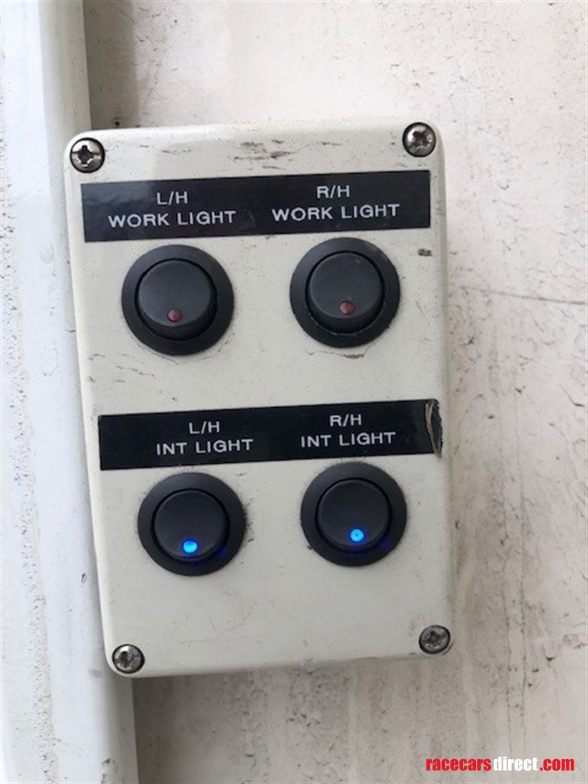 single-enclosed-car-transporter