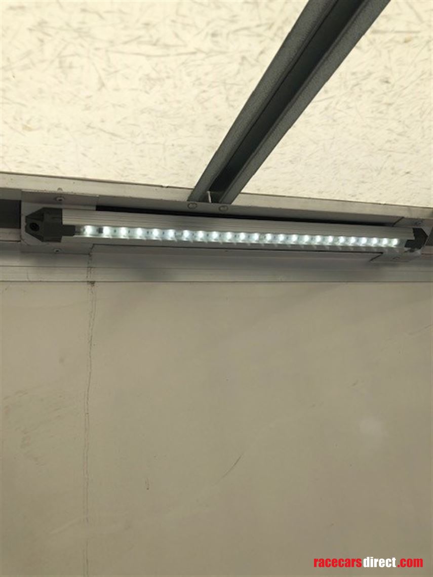 single-enclosed-car-transporter