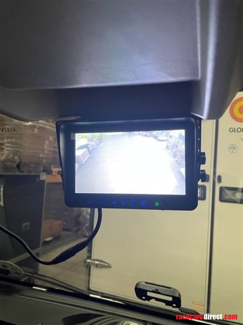 single-enclosed-car-transporter