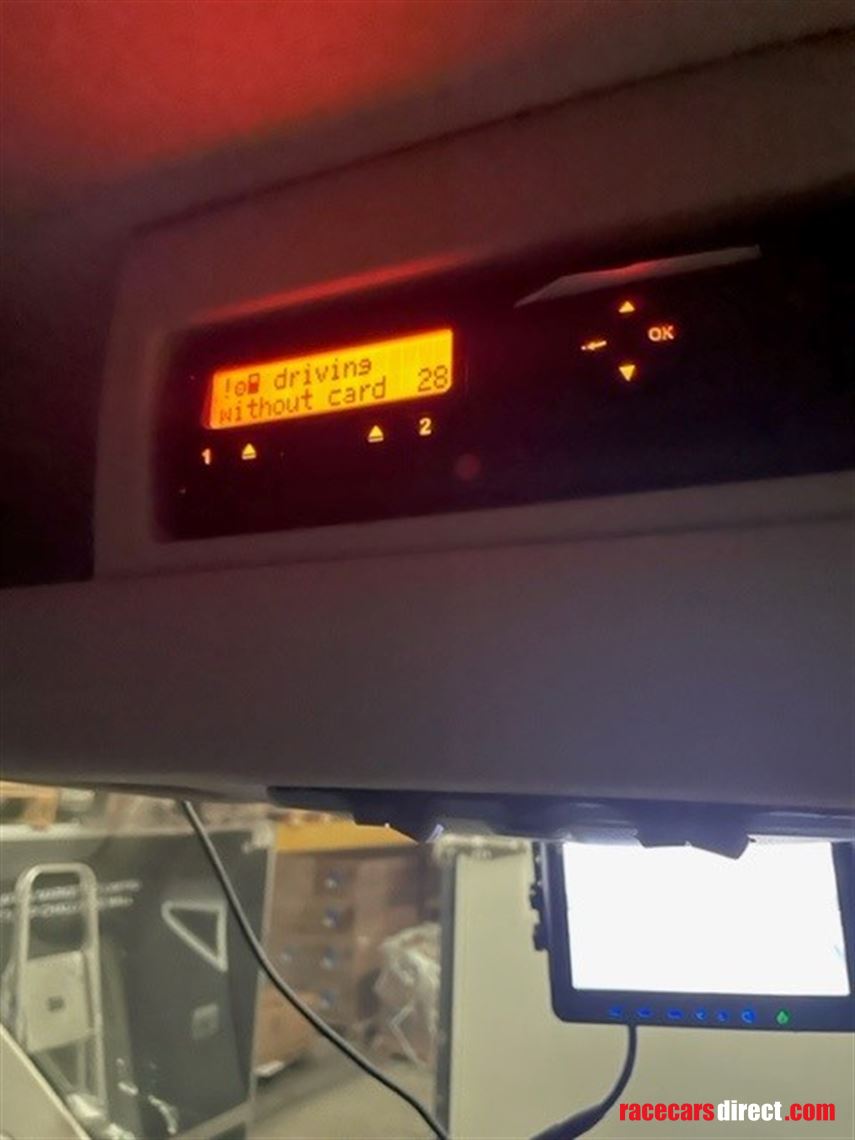 single-enclosed-car-transporter