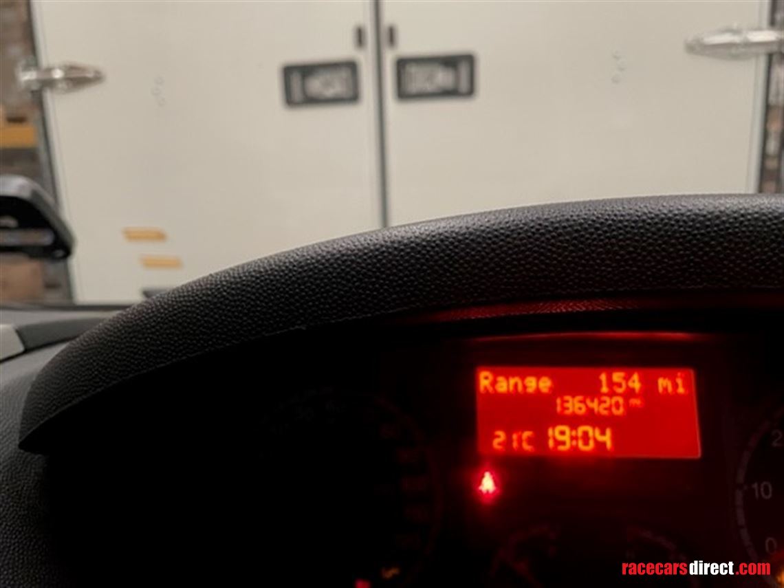 single-enclosed-car-transporter