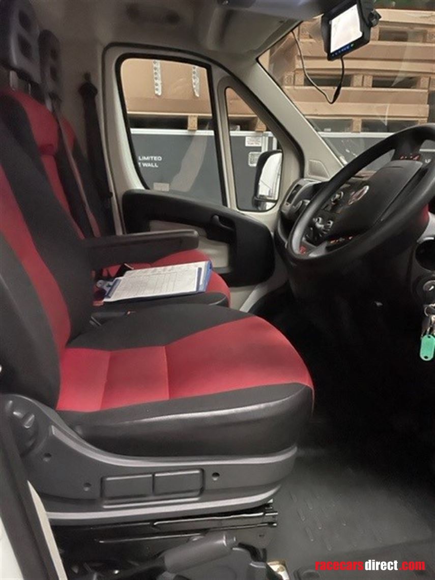 single-enclosed-car-transporter