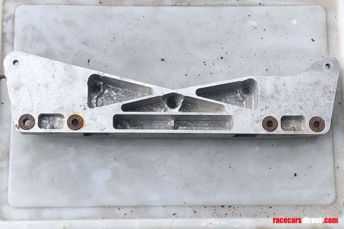 billet-alloy-engine-mounting---formula-3