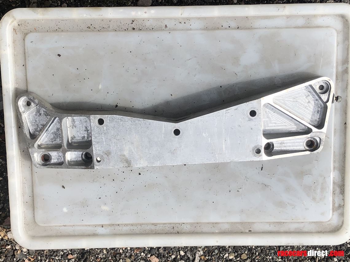 billet-alloy-engine-mounting---formula-3