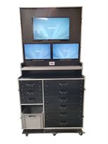 data-station-flight-case---3-monitors