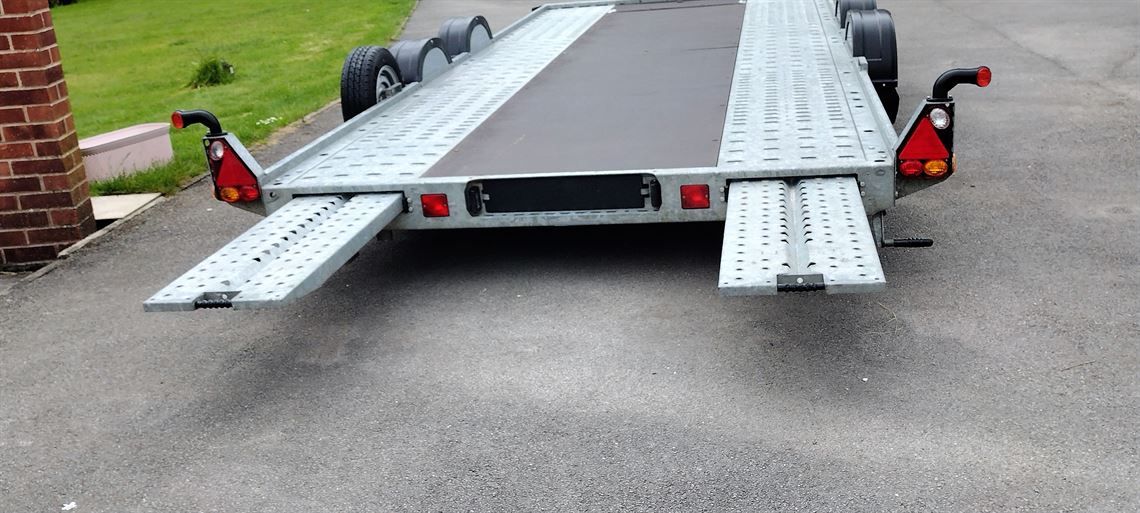 brian-james-a4-transporter-fantastic-conditio