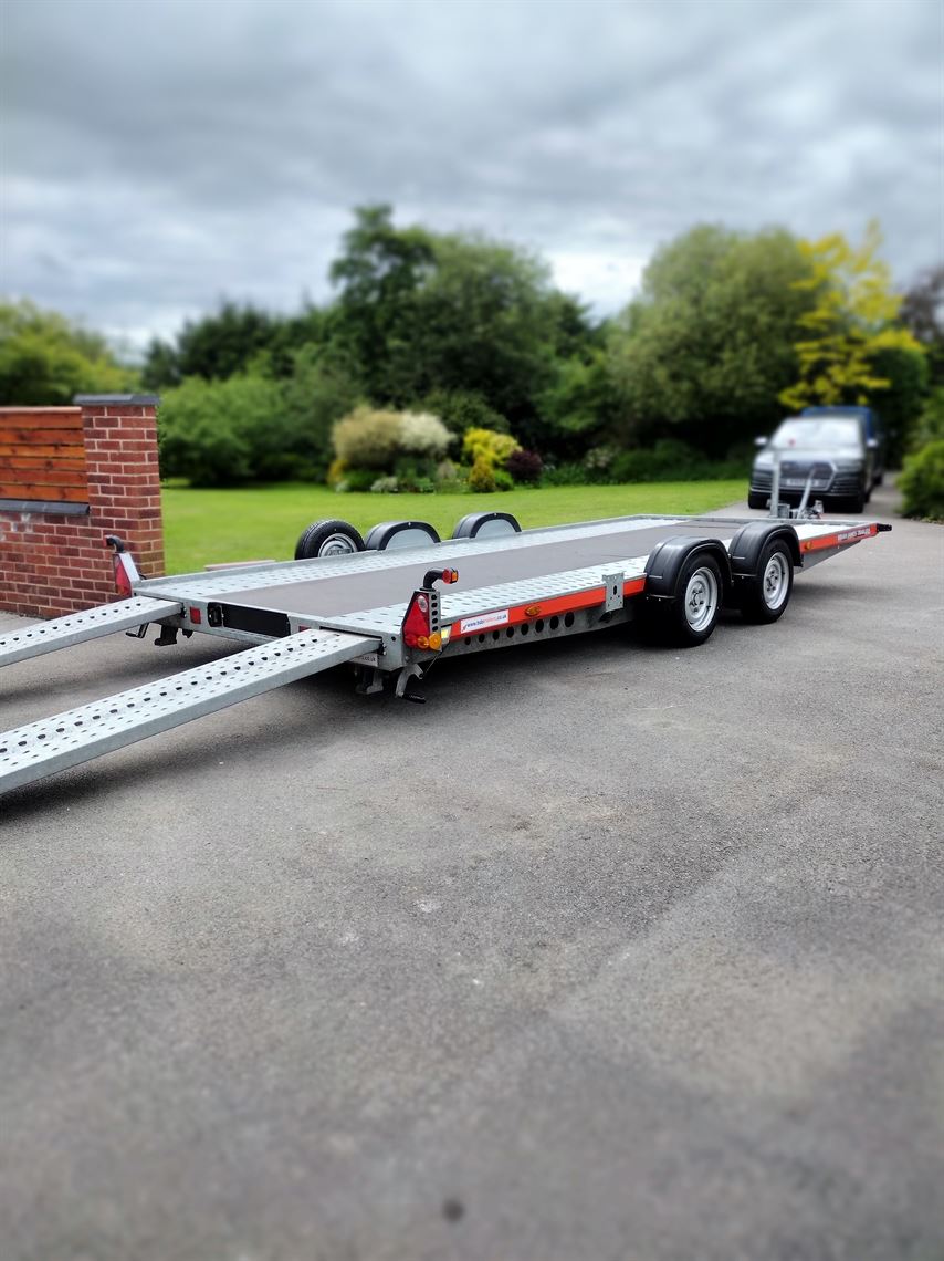 brian-james-a4-transporter-fantastic-conditio