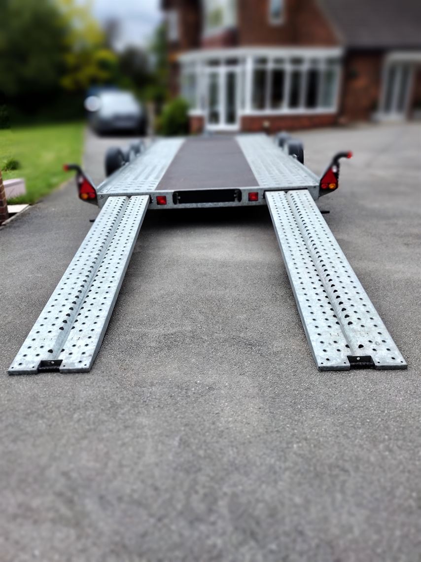 brian-james-a4-transporter-fantastic-conditio