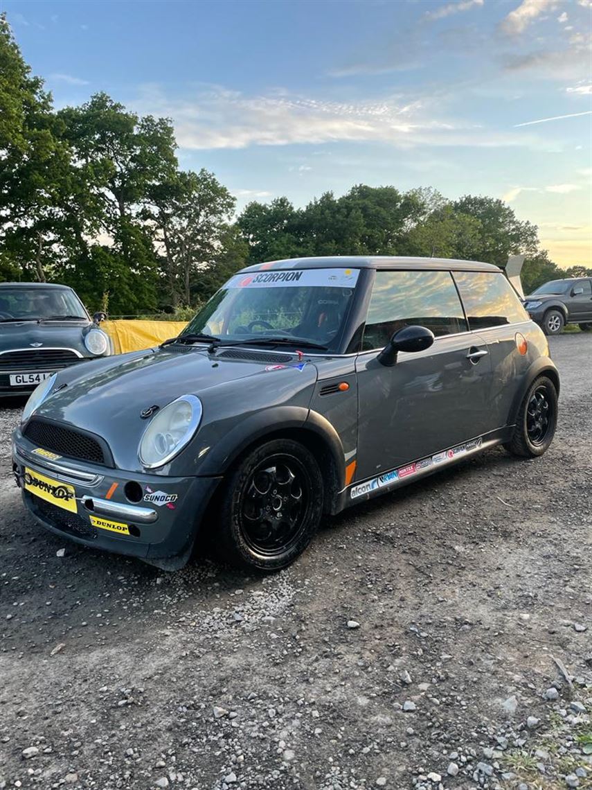 mini-challenge-trophy-car