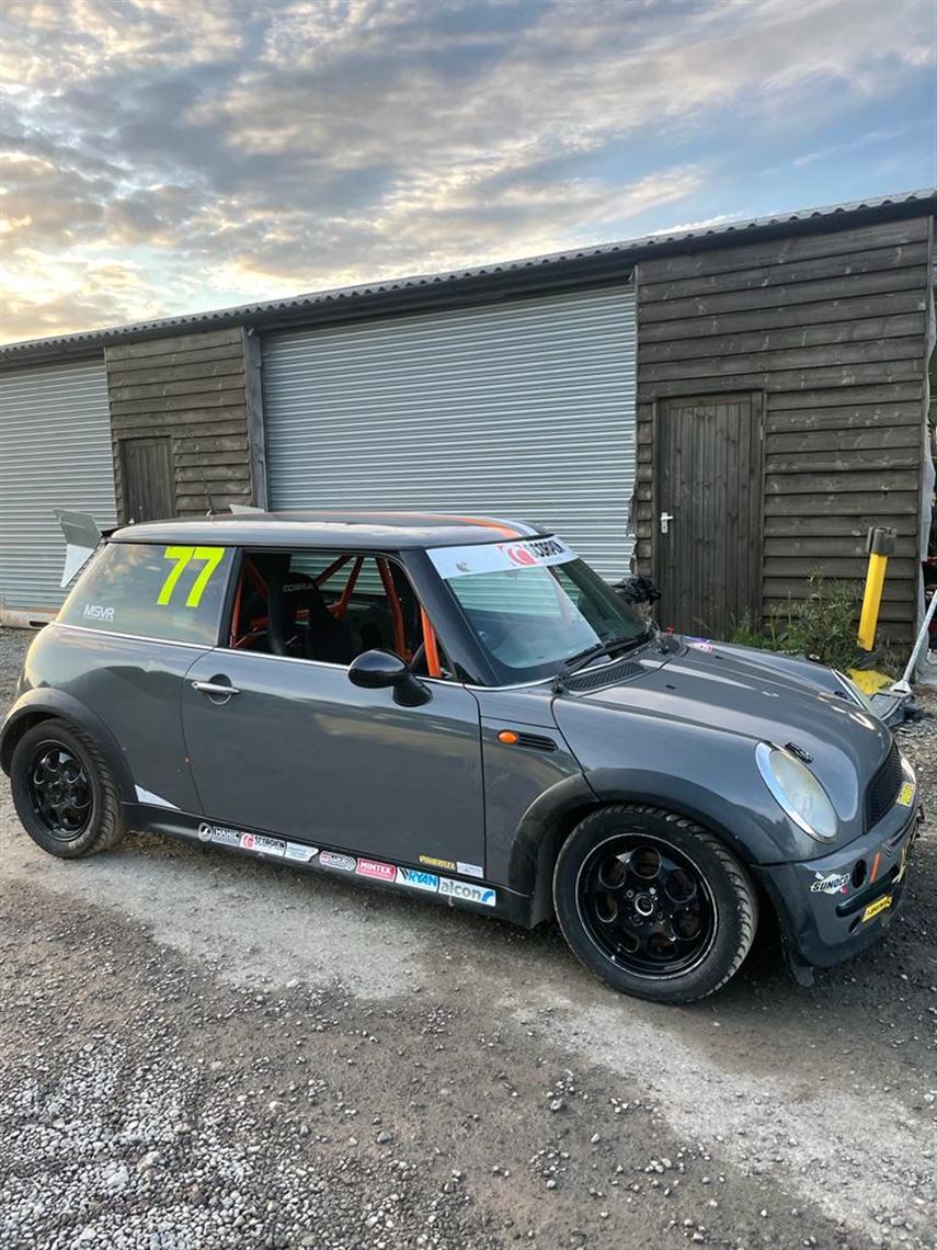 mini-challenge-trophy-car