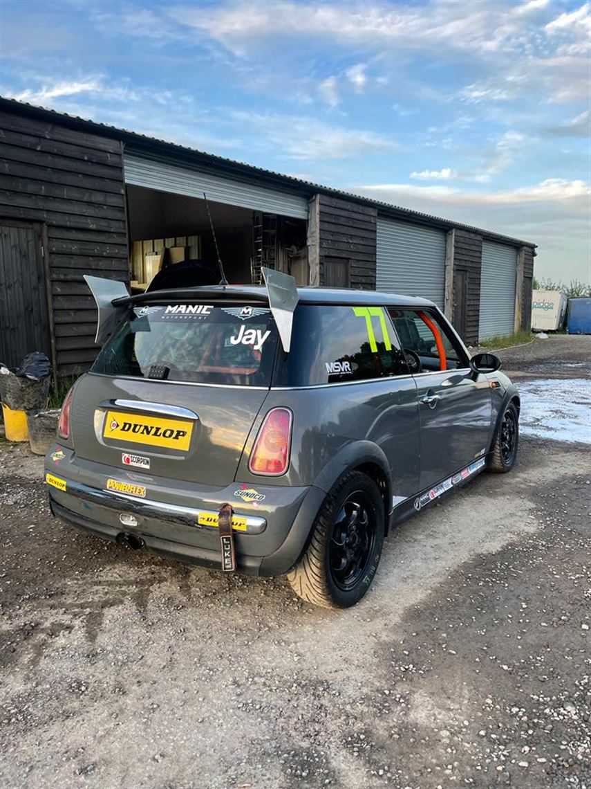 mini-challenge-trophy-car