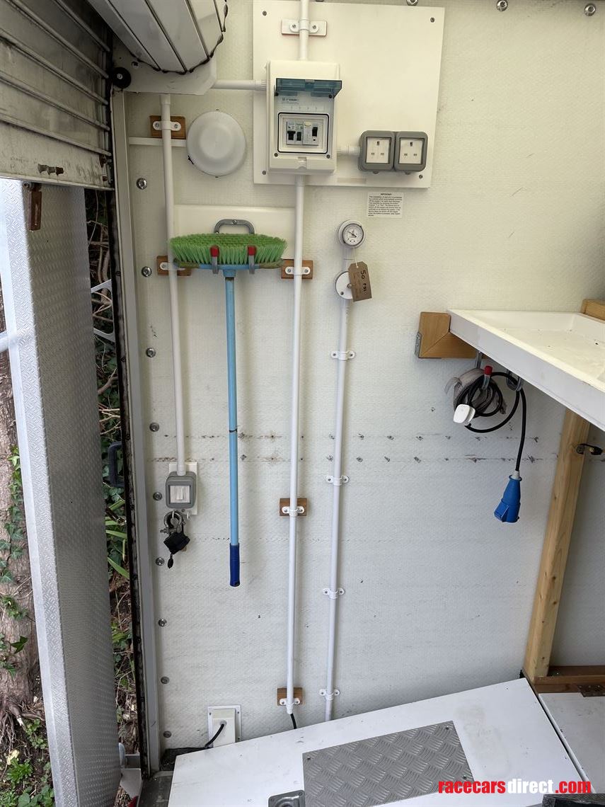 race-transporter-van-vauxhall-movano