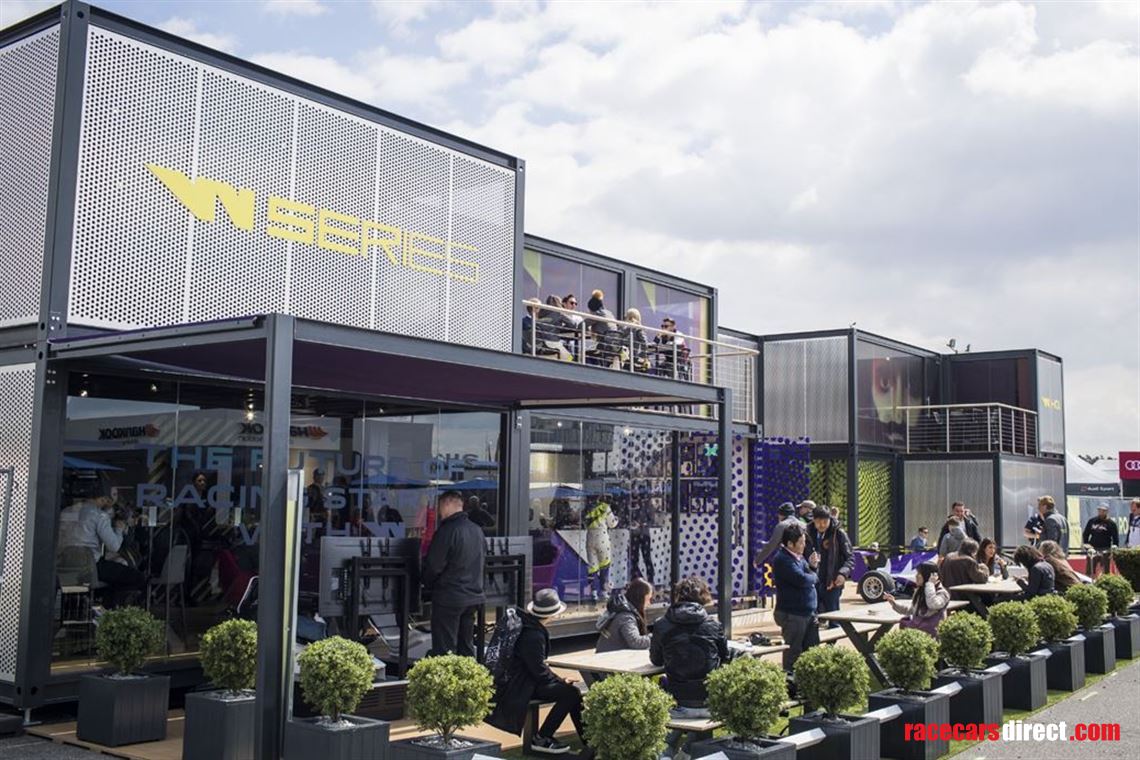 f1-support-series-motorhome-hospitality-unit