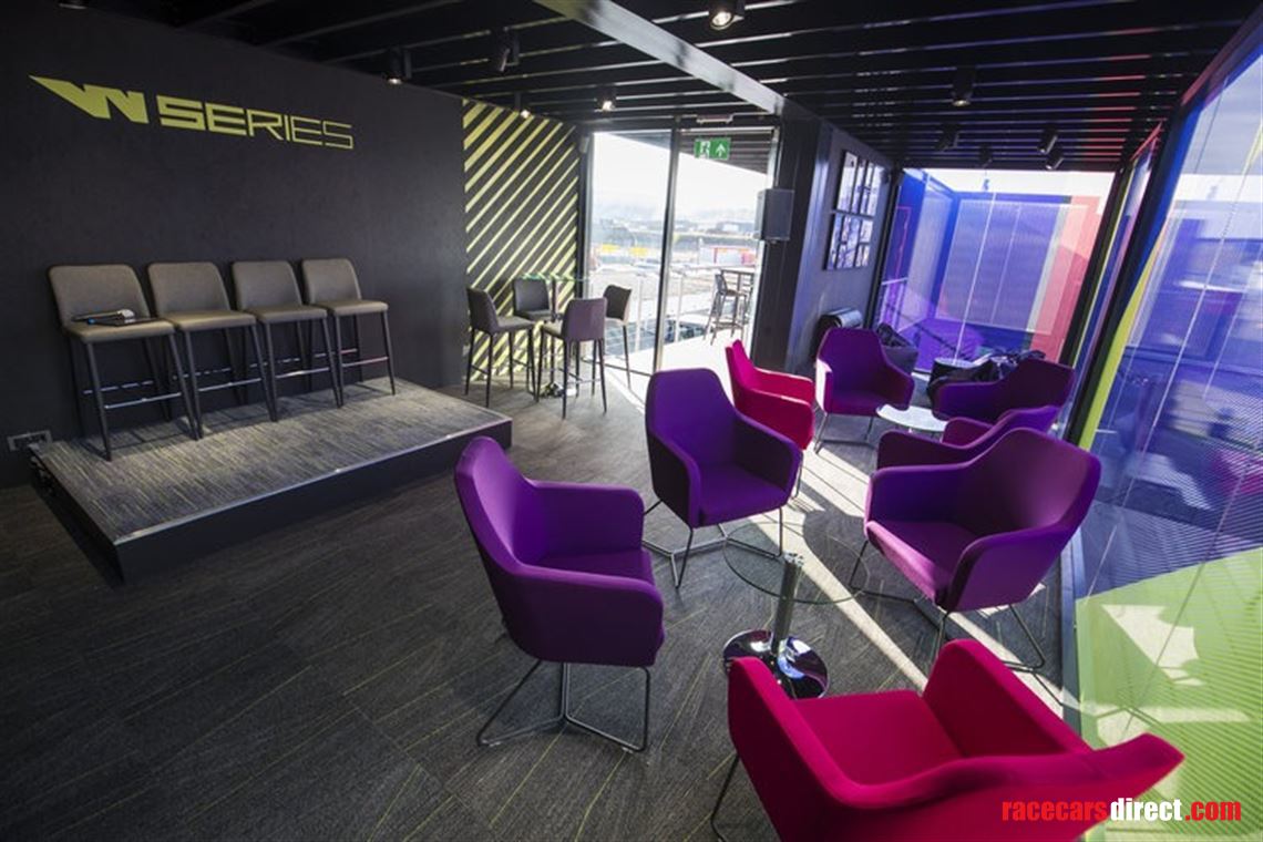 f1-support-series-motorhome-hospitality-unit