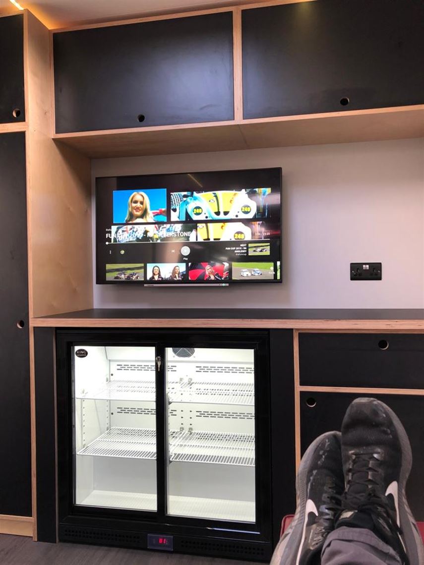 race-truck-trailer-awning