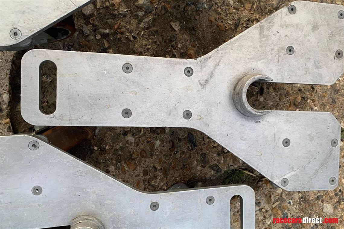 air-jack-skates-and-wheel-washer