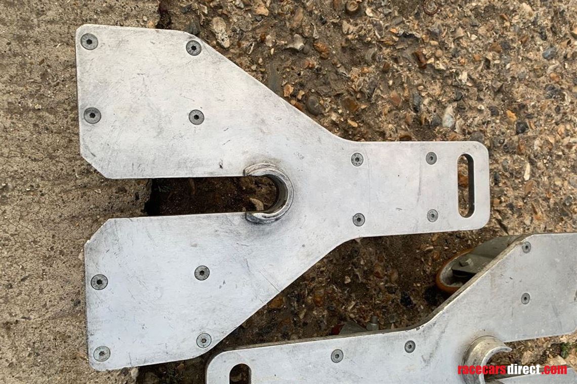 air-jack-skates-and-wheel-washer