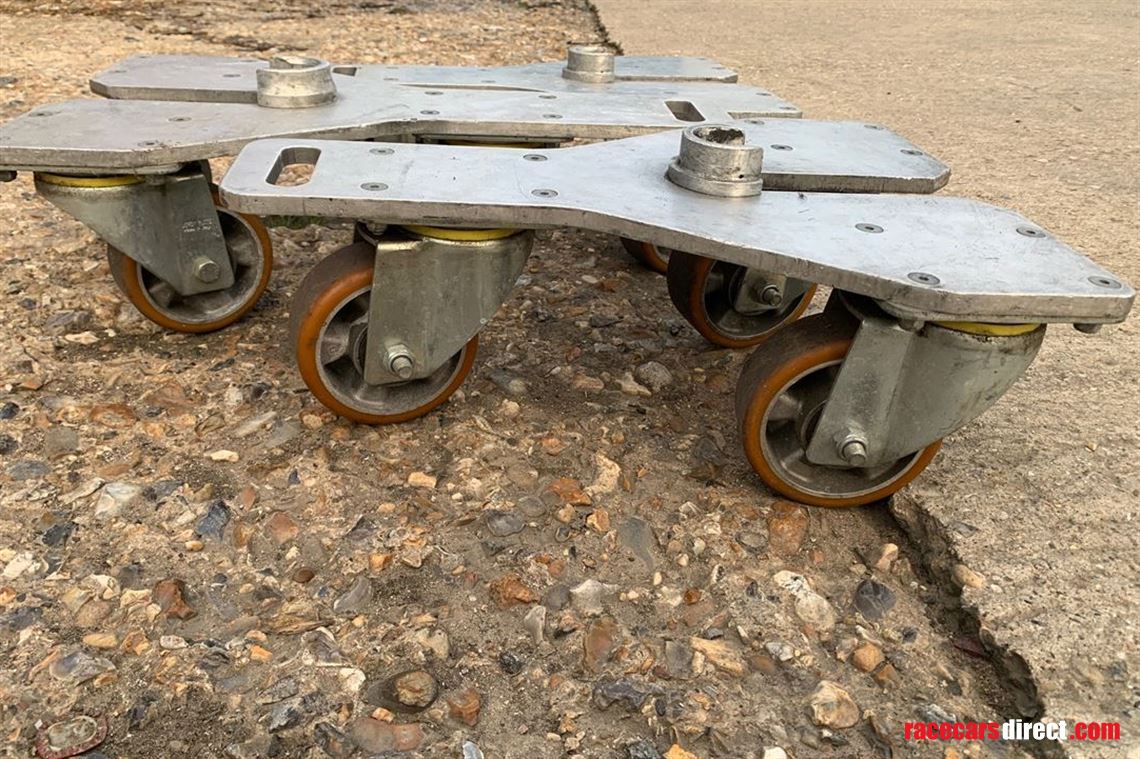 air-jack-skates-and-wheel-washer