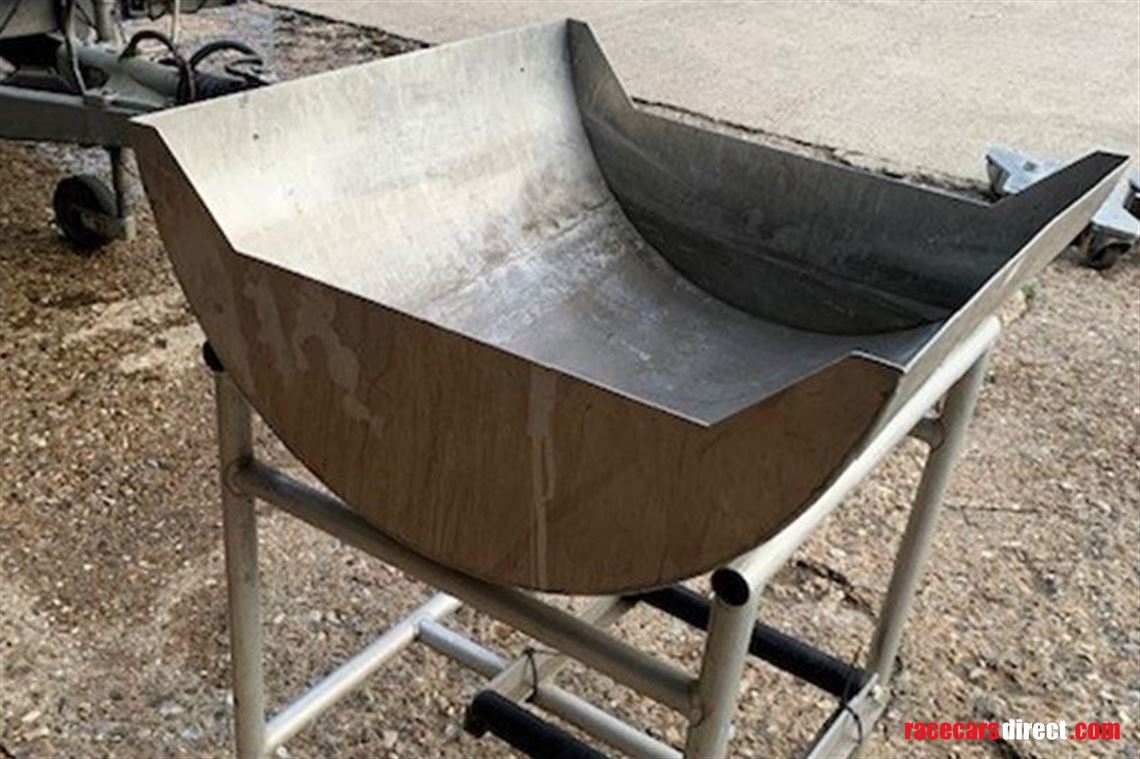 air-jack-skates-and-wheel-washer