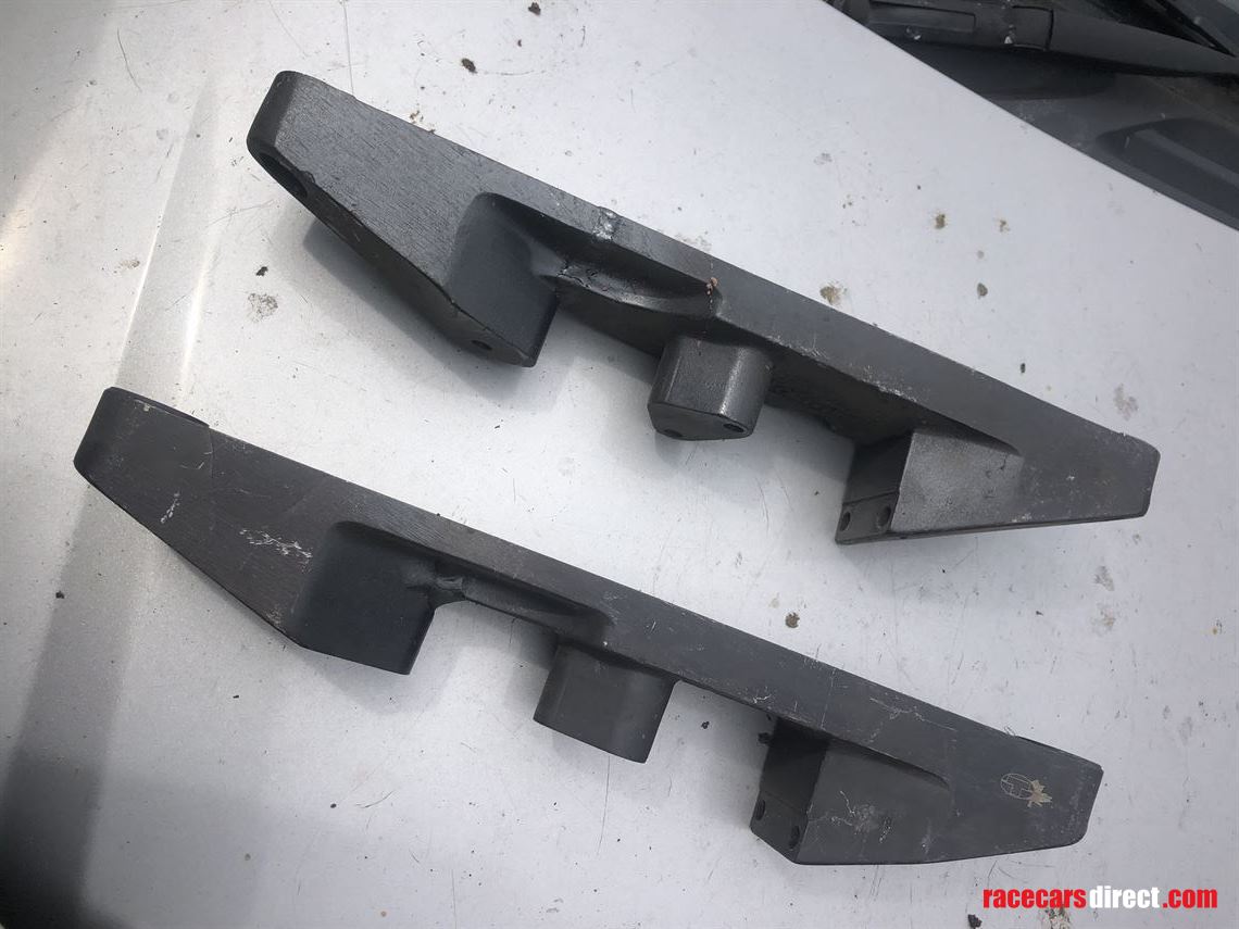 tatuus-fr2000-engine-mount