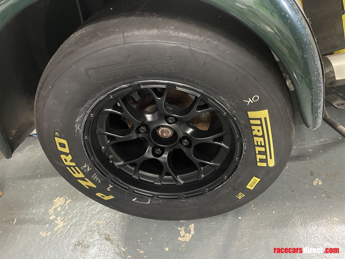 caterham-7-track-day-car