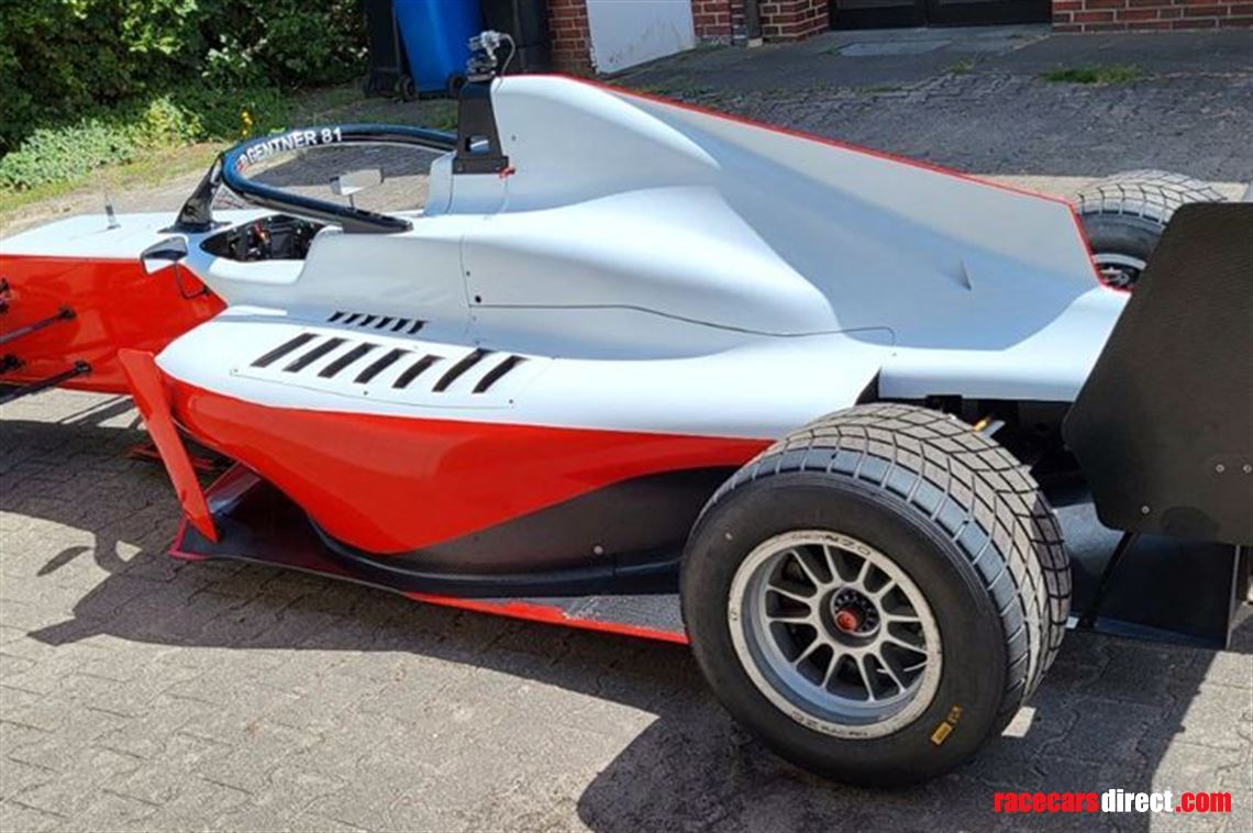 tatuus-f3-t-318-with-renault-mr18-f3r-engine