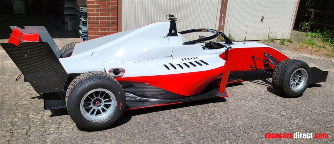 tatuus-f3-t-318-with-renault-mr18-f3r-engine