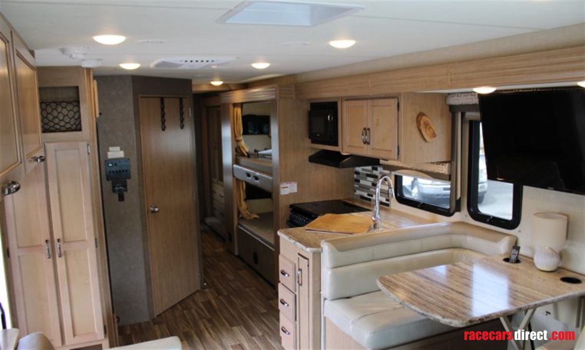 2018-thor-ace-302-bunkhouse