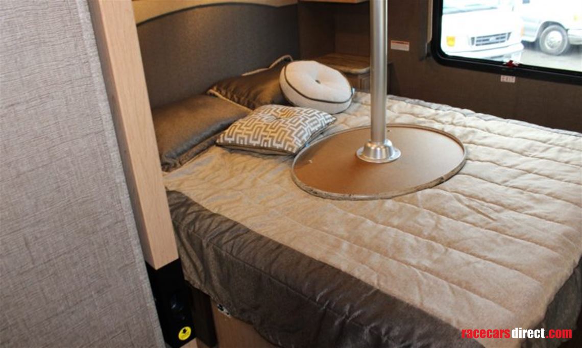 2018-thor-ace-302-bunkhouse