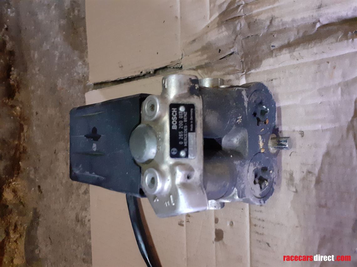 four-engines-mercedes-benz-190e-23-16v