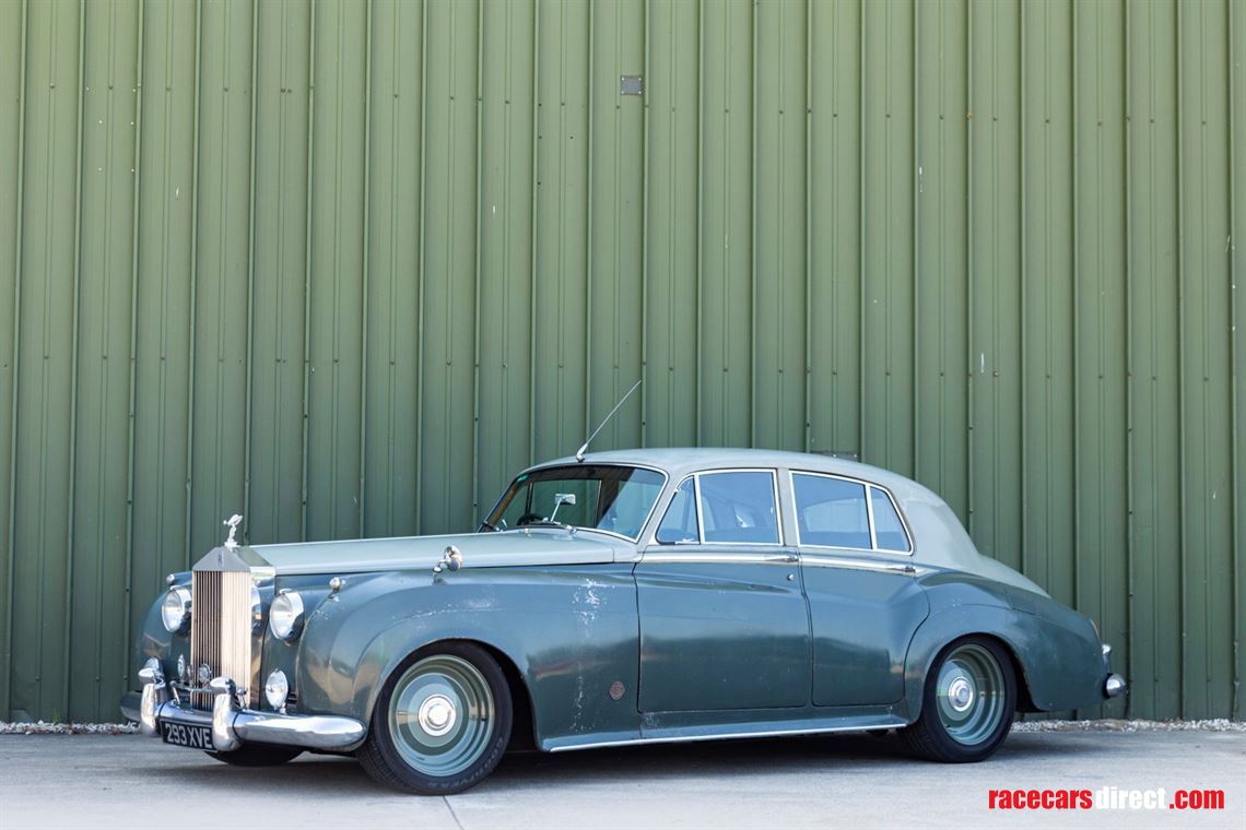 19582017-icon-derelict-rolls-royce-silver-clo