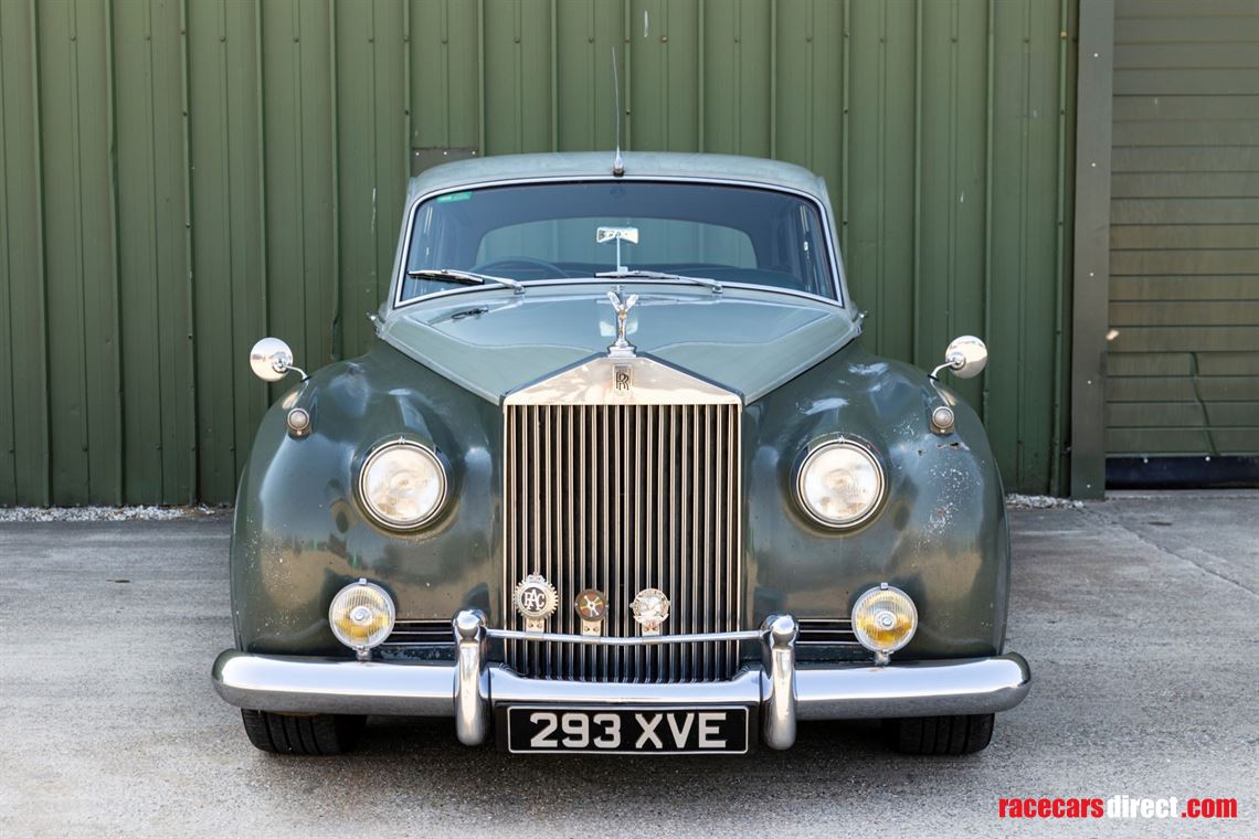 19582017-icon-derelict-rolls-royce-silver-clo