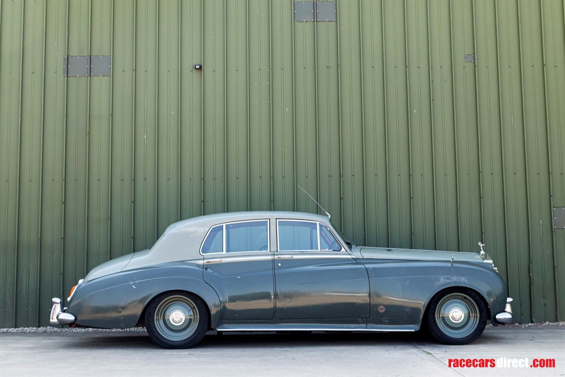 19582017-icon-derelict-rolls-royce-silver-clo