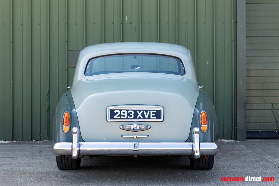 19582017-icon-derelict-rolls-royce-silver-clo