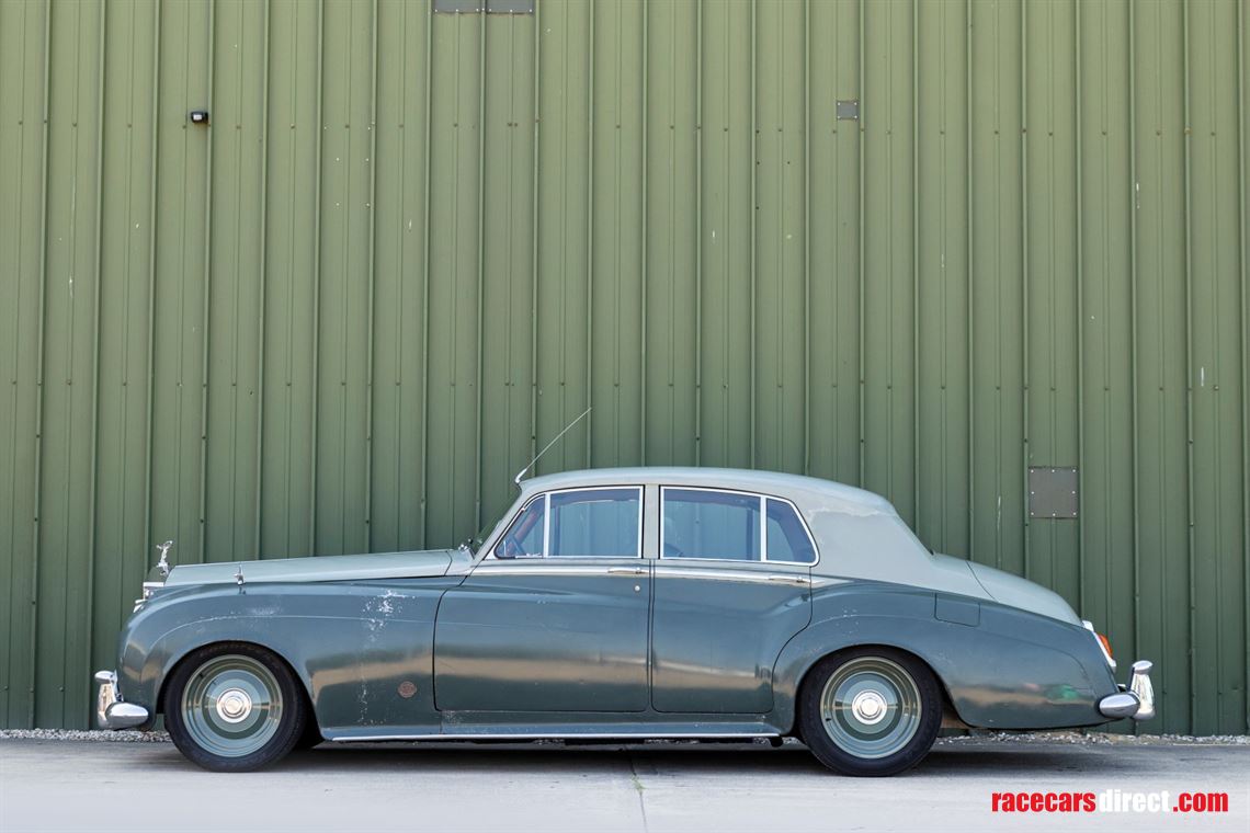 19582017-icon-derelict-rolls-royce-silver-clo