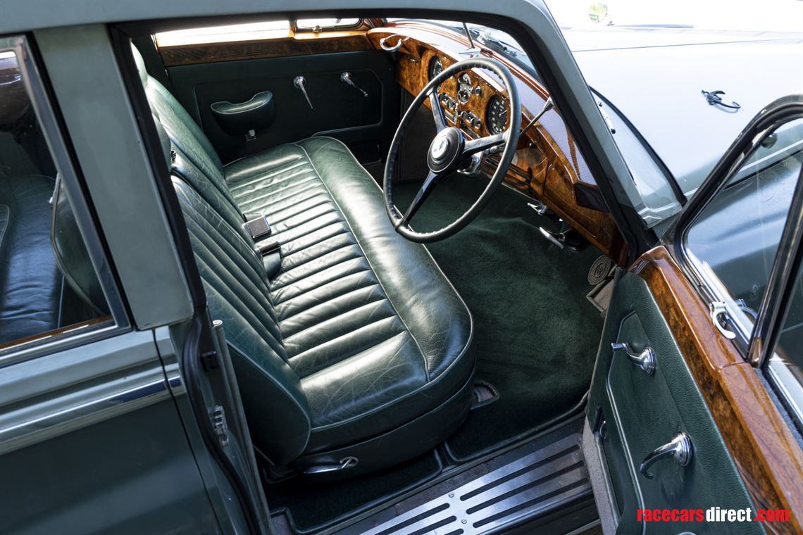 19582017-icon-derelict-rolls-royce-silver-clo