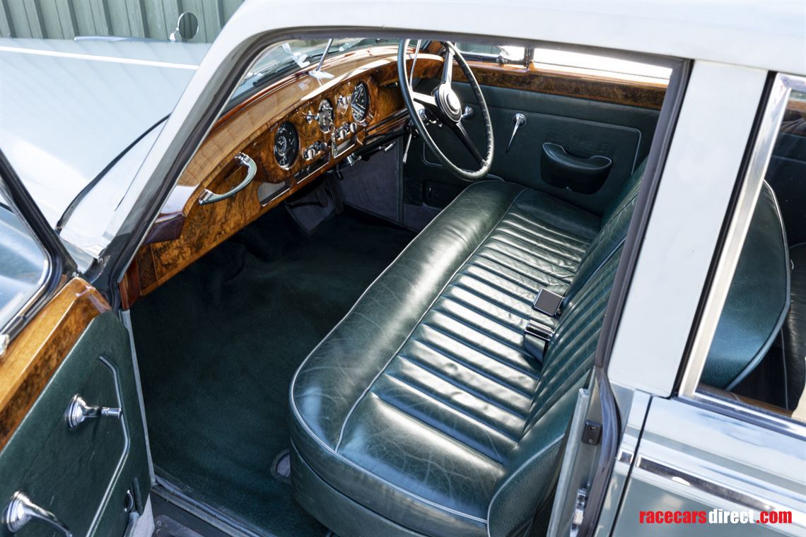 19582017-icon-derelict-rolls-royce-silver-clo